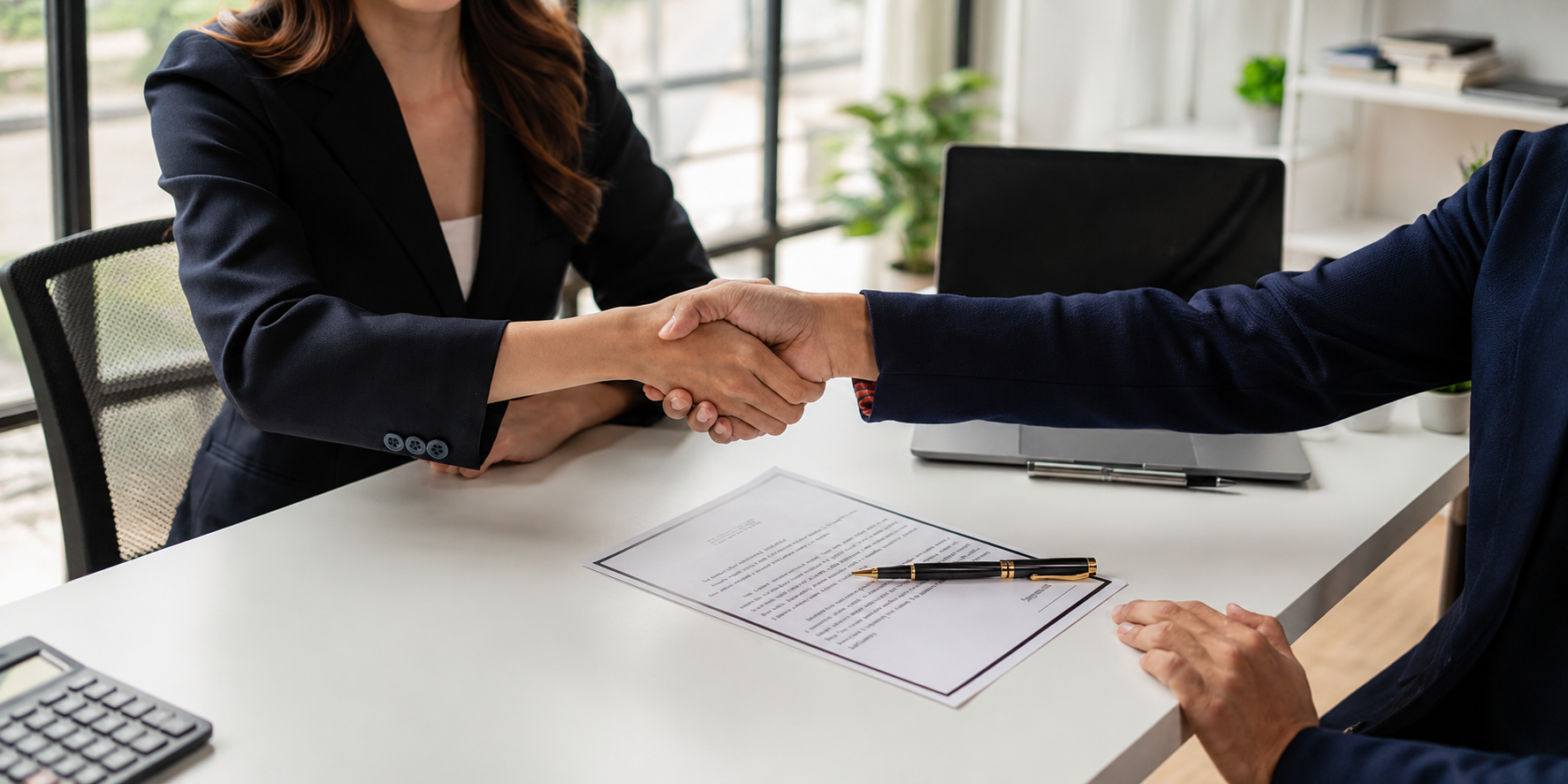 Vẫn tiếp tục làm việc khi hết hạn hợp đồng lao động: Người lao động cần lưu ý